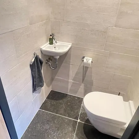 Luxe Gelijkvloerse Voor 2 Met Jetstreambad En Ruime Inloopdouche Met Infrarood In Vijlen, Zuid-limburg * Vijlen