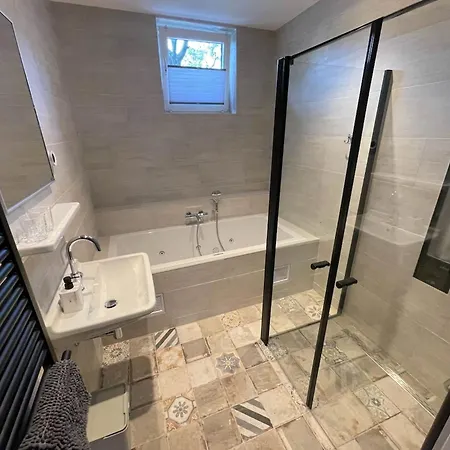 Appartamento Luxe Gelijkvloerse Voor 2 Met Jetstreambad En Ruime Inloopdouche Met Infrarood In Vijlen, Zuid-limburg *